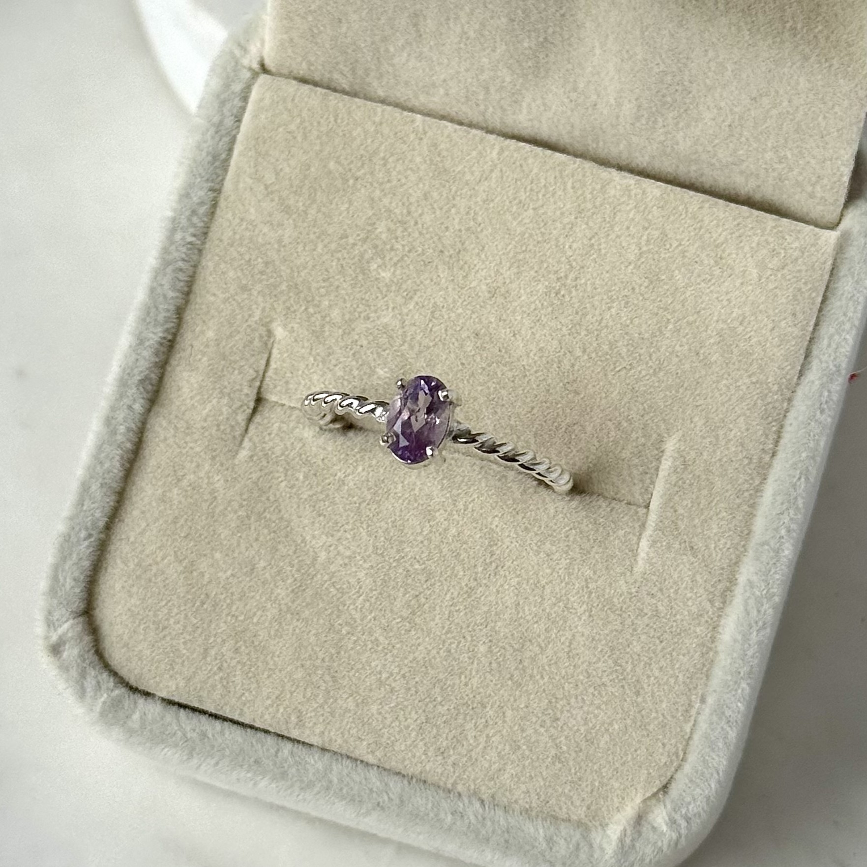 Anillo Amatista Oval Twist