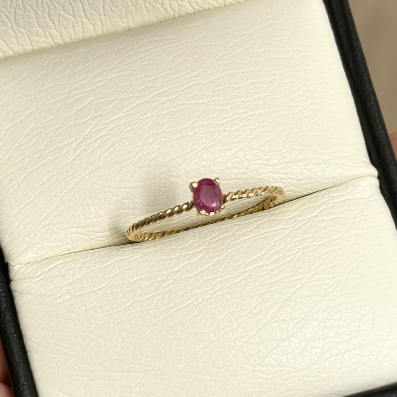 Anillo Rubí Twist Oro 18kt