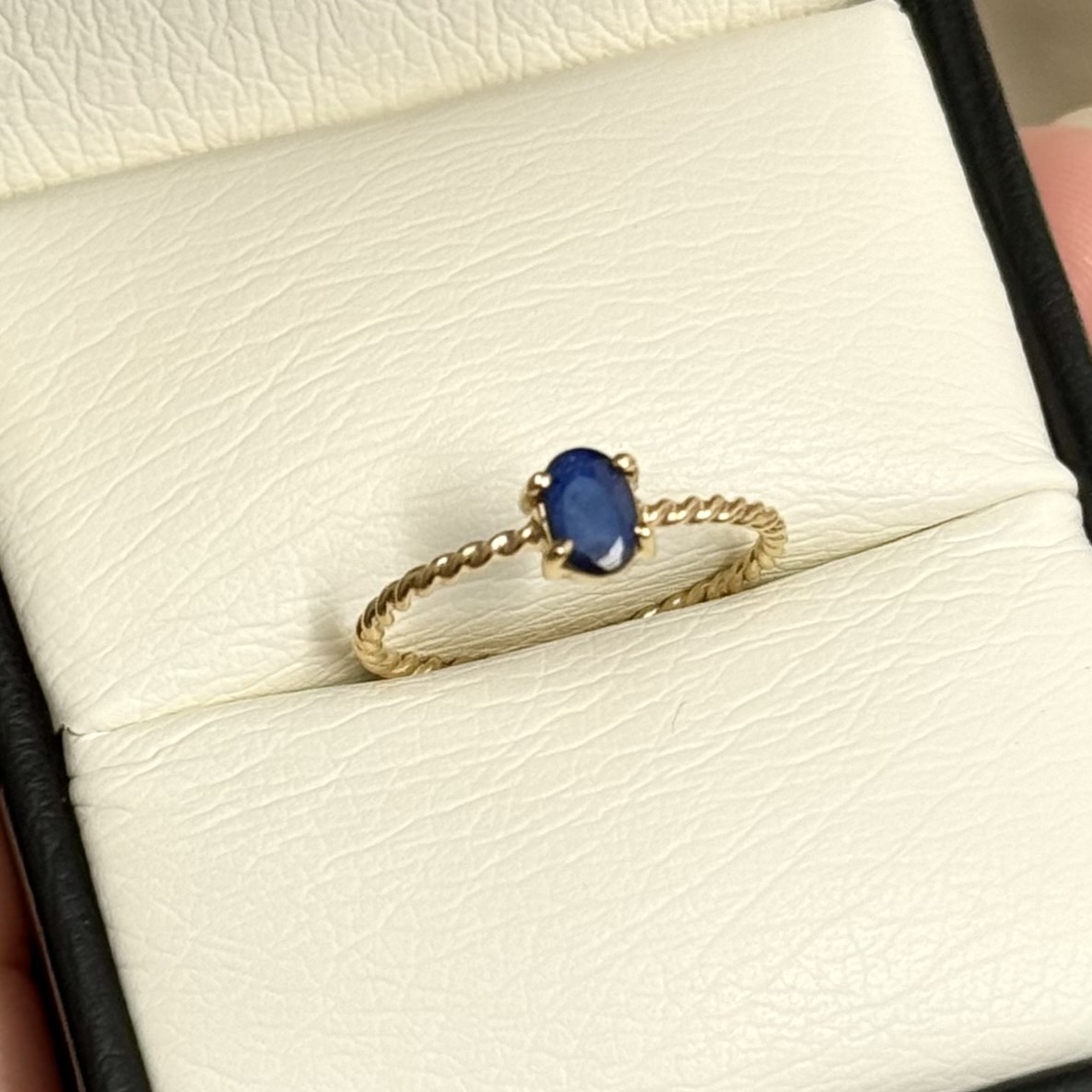 Anillo Zafiro Oval Twist Oro 18kt