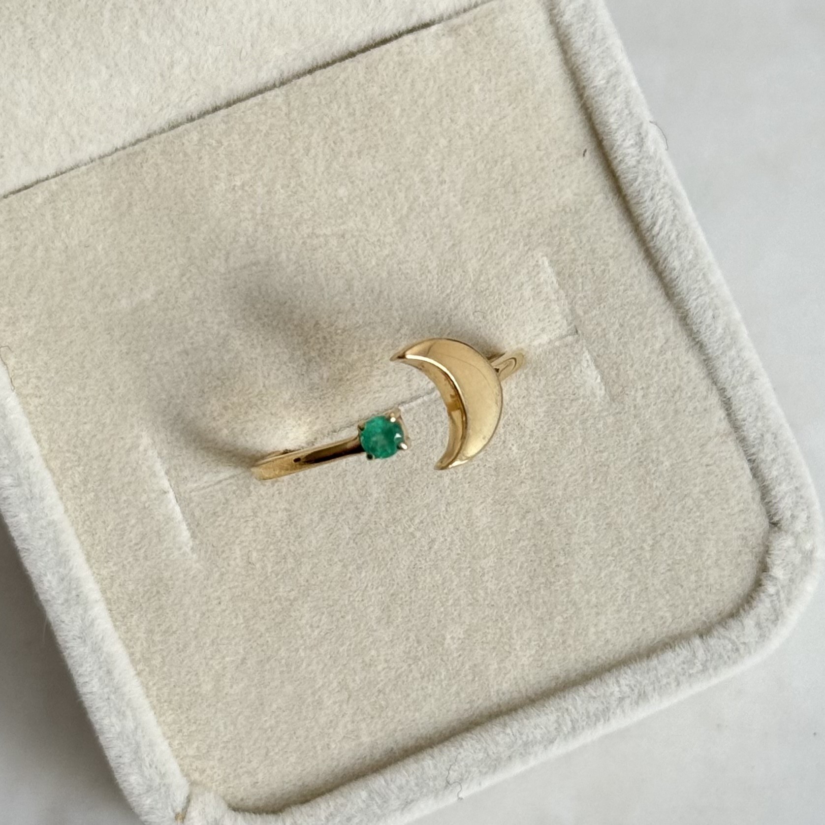 Anillo Luna y Esmeralda Oro 18kt