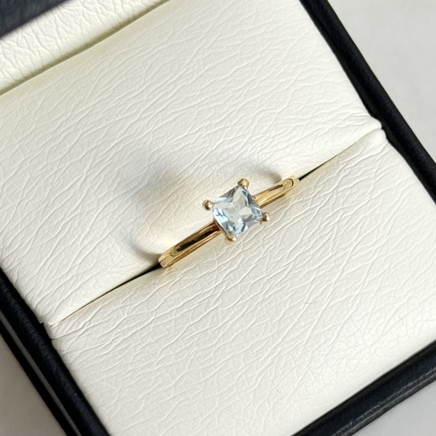 Anillo Topacio Princesa Oro 18kt