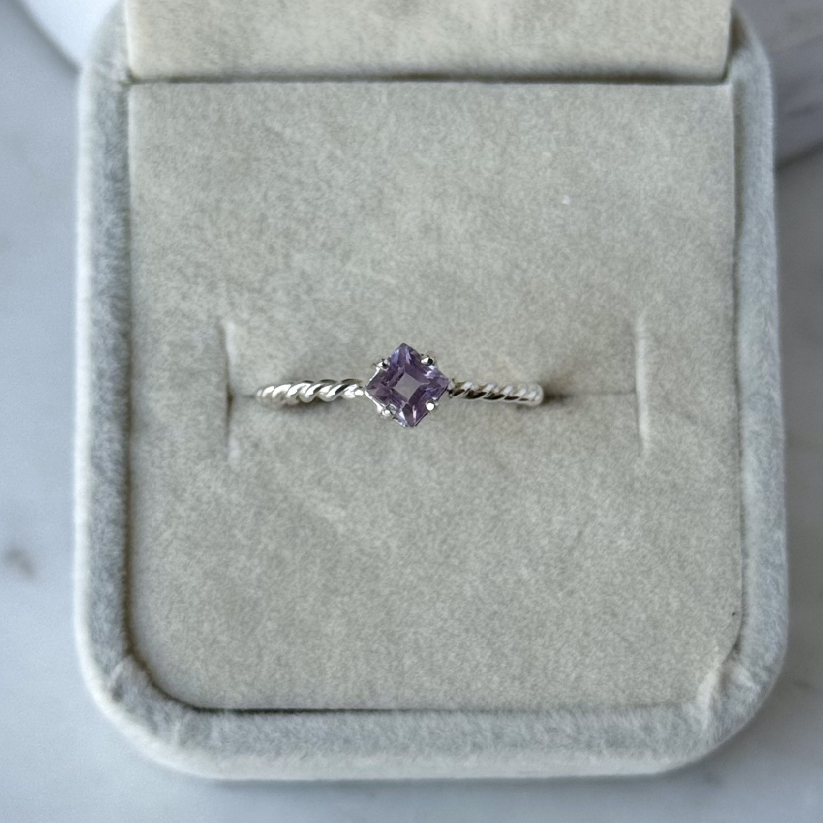 Anillo Amatista Twist