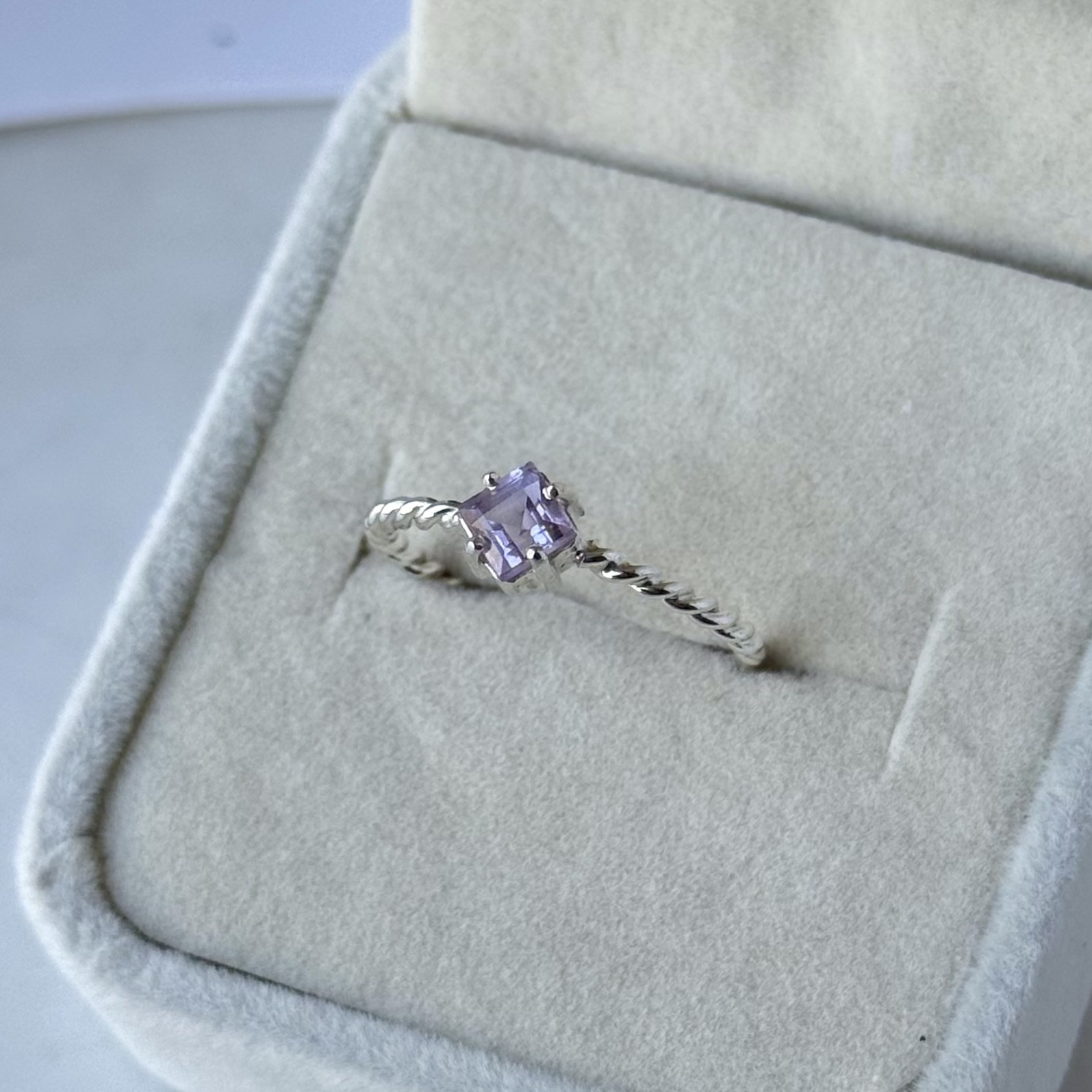 Anillo Amatista Twist
