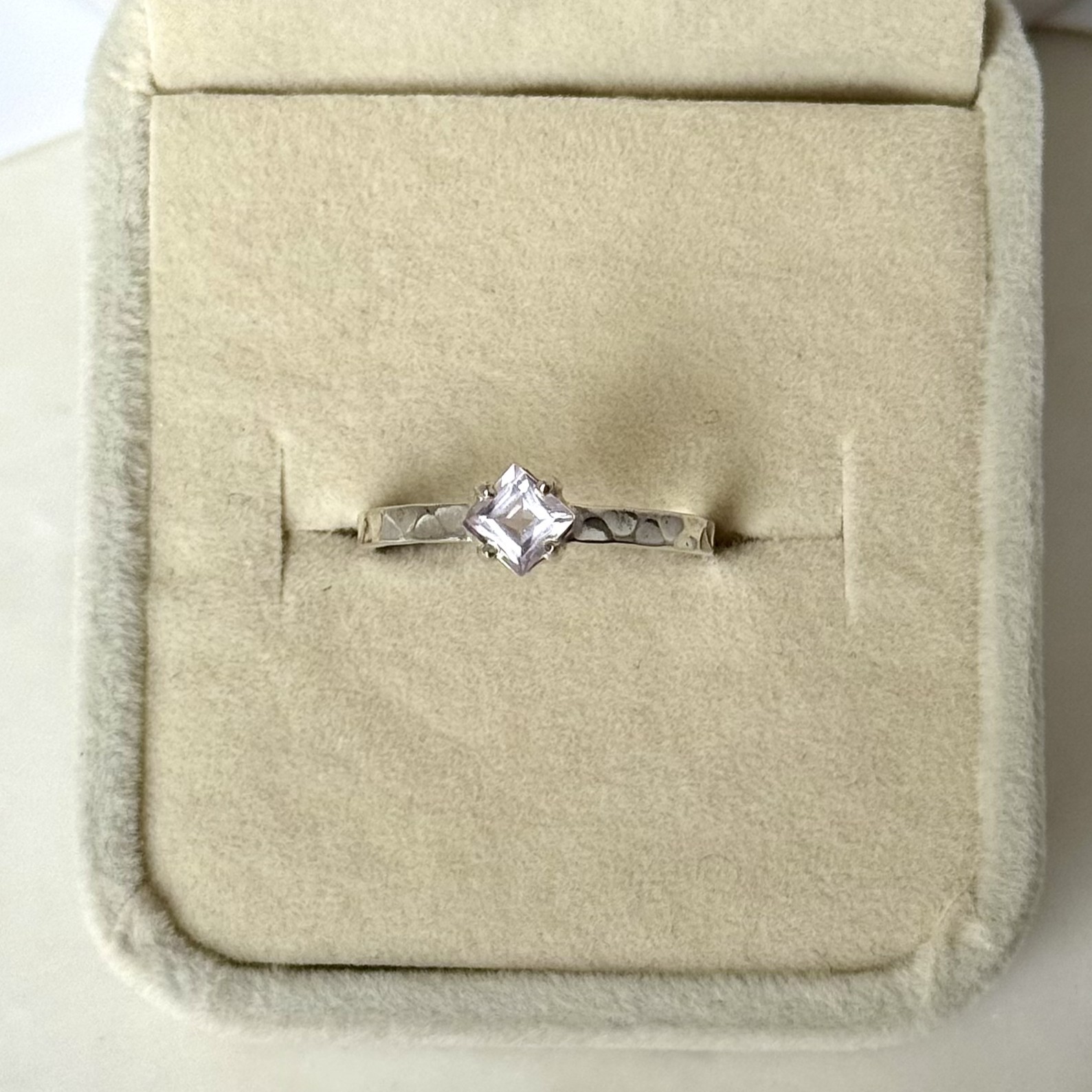 Anillo Amatista Martillado