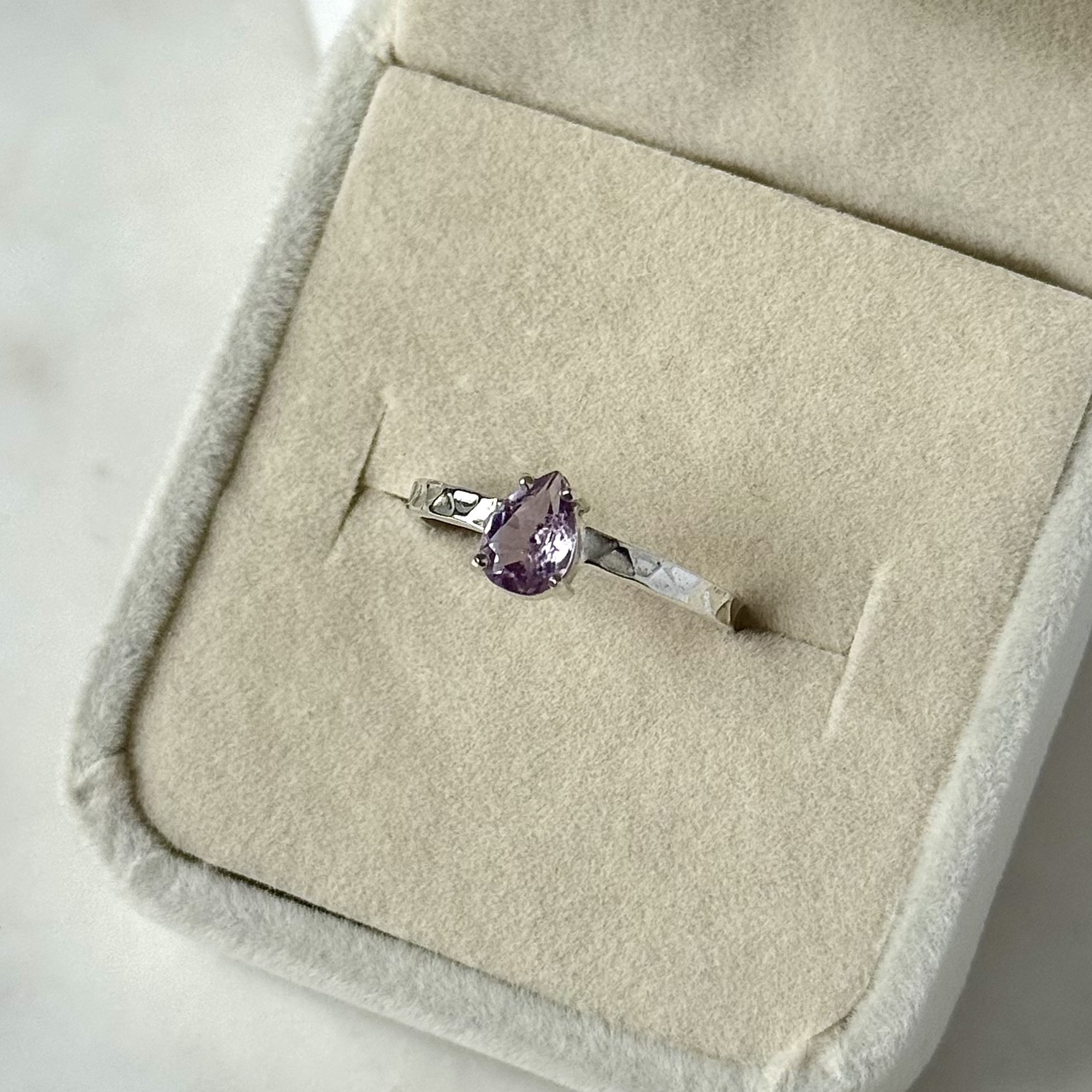 Anillo Amatista Gota