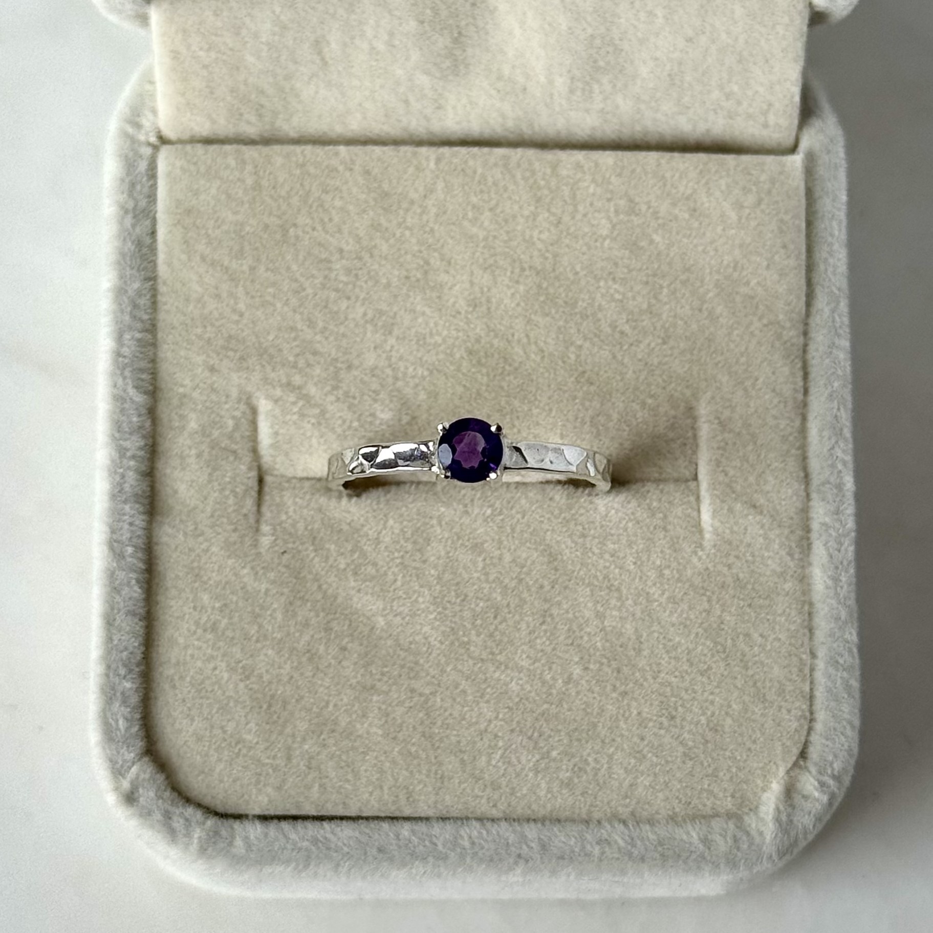 Anillo Amatista Martillado
