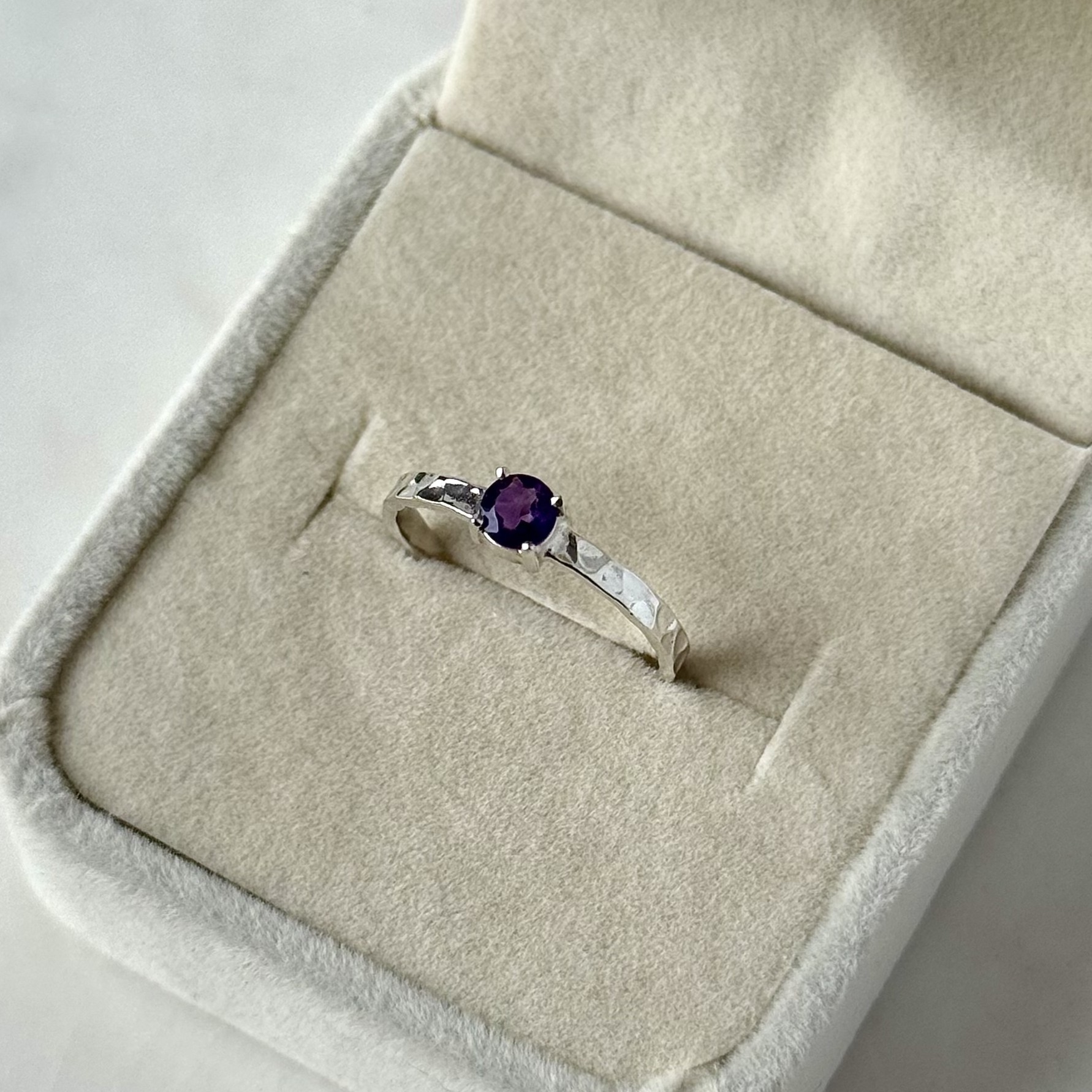 Anillo Amatista Martillado