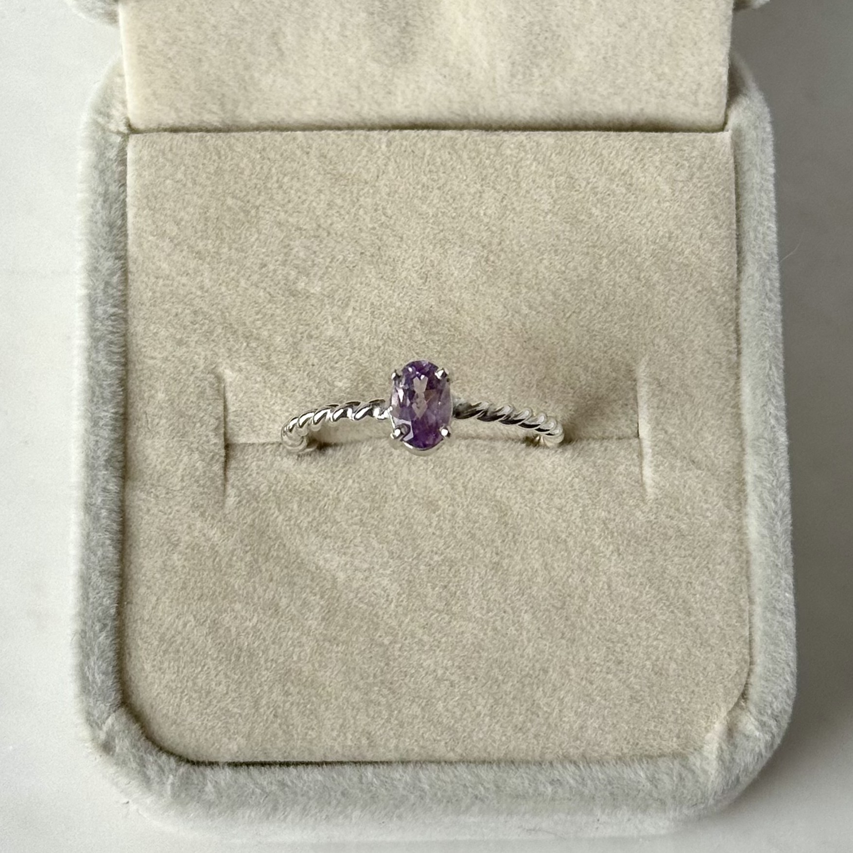 Anillo Amatista Oval Twist