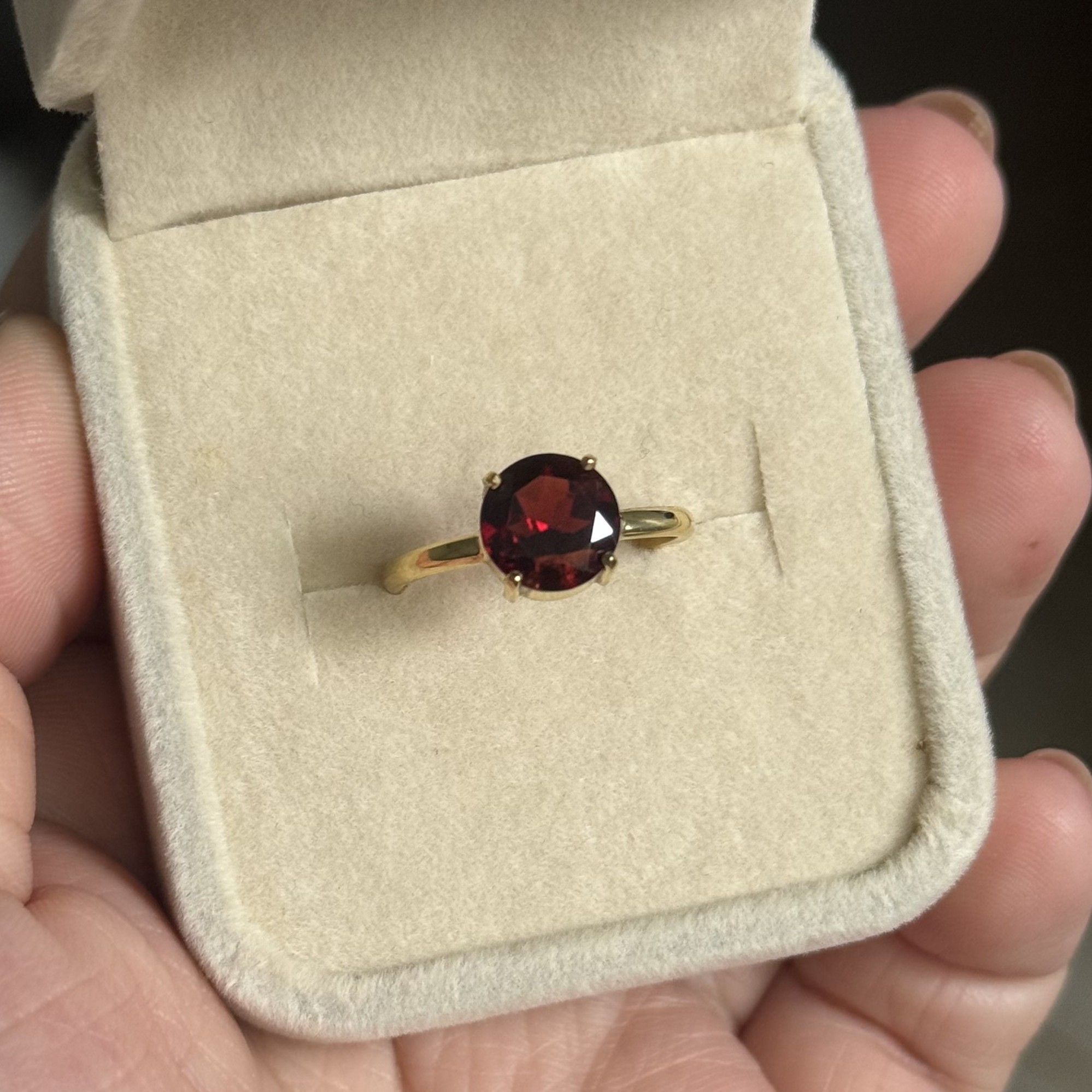 Anillo Granate