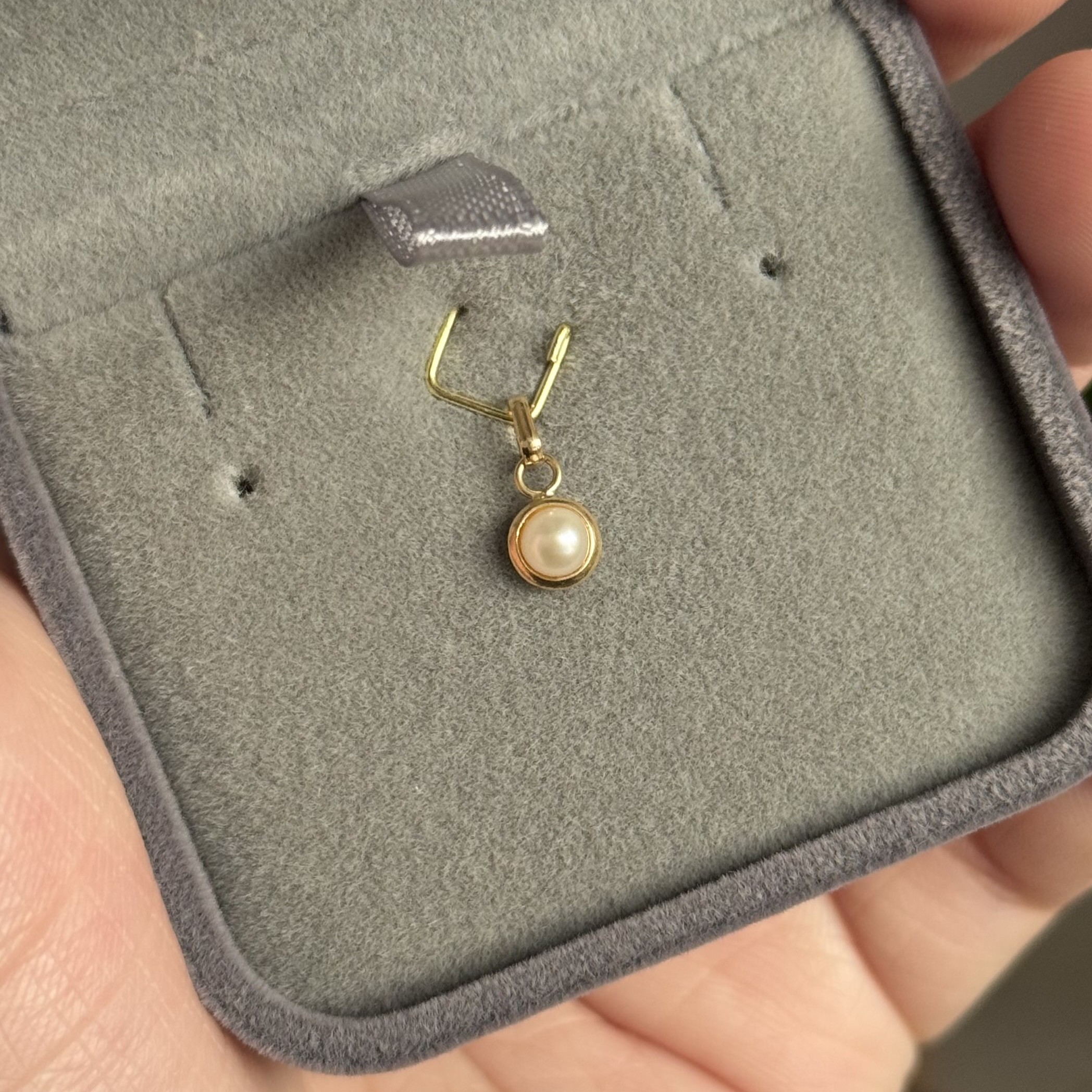 Dije Perlita Oro 18kt