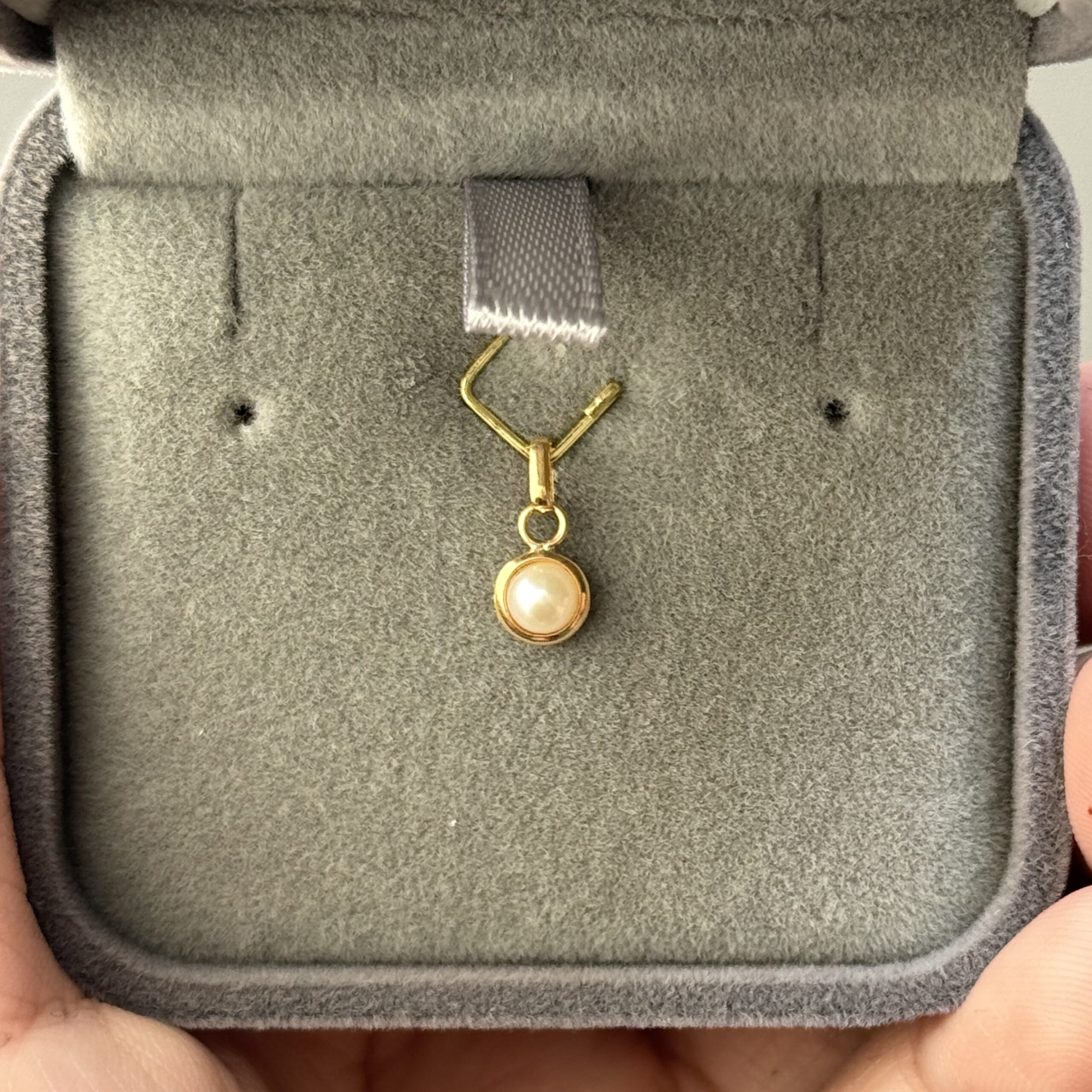 Dije Perlita Oro 18kt